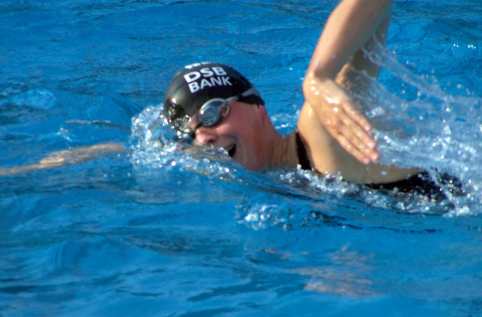Duizenden meters zwemmen voor ziekte ALS