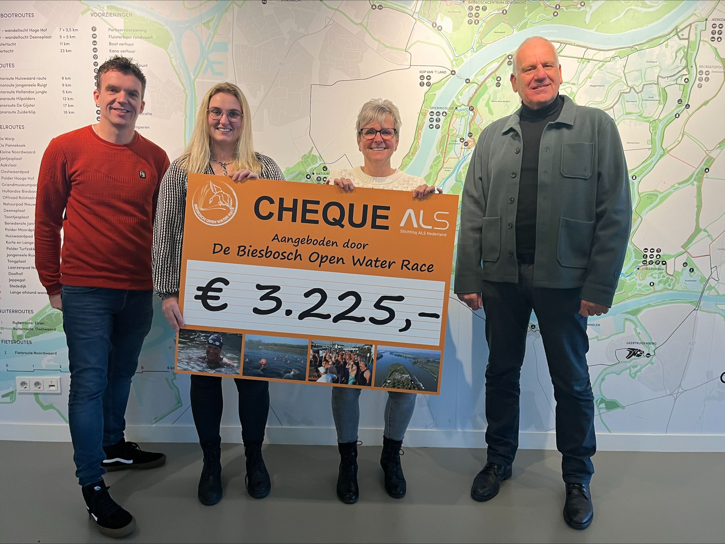 Uitreiking cheque aan Stichting ALS Nederland
